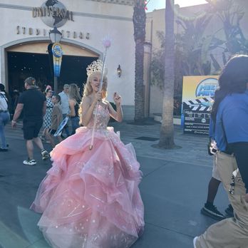 Universal Studios Hollywood - She's very "Popular" - Amusement Parks Near Me - Universal City, California