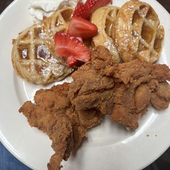Rustik Tavern - Mini Chicken & Waffles - American Near Me - Brooklyn, New York
