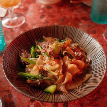 Soothr - Beef Pad Si-iw - Cocktail Bars Near Me - Long Island City, New York Soothr - Beef Pad Si-iw - Cocktail Bars Near Me - Long Island City, New York