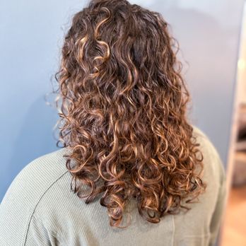 Calligraphy Cut by Elizabeth Campbell - Curly hair balayage - Hair Stylists Near Me - Saint Paul, Minnesota Calligraphy Cut by Elizabeth Campbell - Curly hair balayage - Hair Stylists Near Me - Saint Paul, Minnesota