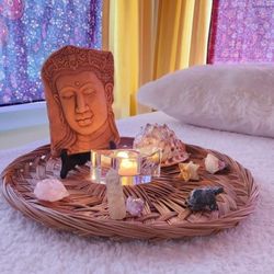 Bluestone Reiki - Experience a Reiki healing with aromatherapy. This will balance your chakras and heal your mind, body, and soul.