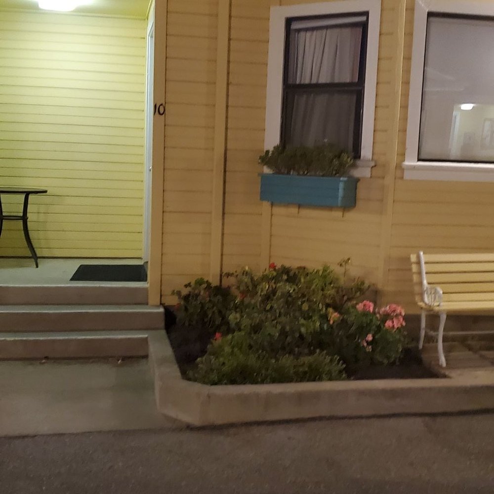 White Water - Room 10 - Hotels Near Me - Cambria, California White Water - Room 10 - Hotels Near Me - Cambria, California