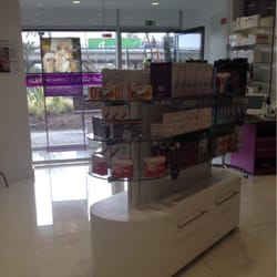 Farmácia Holon - Inside of the pharmacy