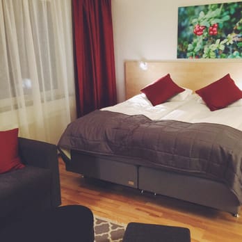 Hotell Dragonen - Ett av de finare rummen på Dragonen (majoriteten av rummen är inte så här fina) - Hotels Near Me - Umeå, Y Hotell Dragonen - Ett av de finare rummen på Dragonen (majoriteten av rummen är inte så här fina) - Hotels Near Me - Umeå, Y