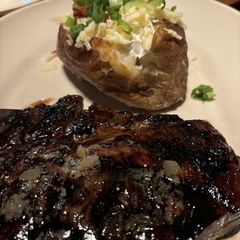 Houston's Restaurant - Hawaiian Rib Eye - Steakhouses Near Me - Pasadena, California