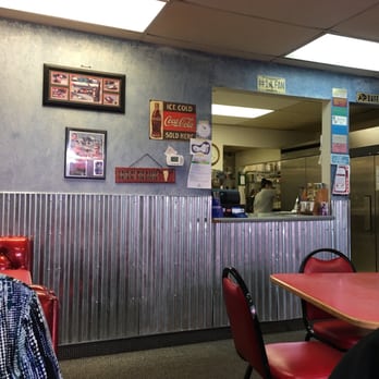 Bobbi's Classic Diner & Motel - Pizza Near Me - Glenrock, Wyoming