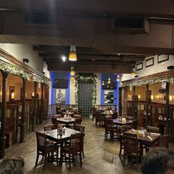 Don’s Seafood - Gonzales - Inside view