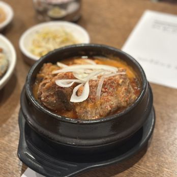 Jung Soo Ne - several dishes of food on a table - Korean Near Me - Vaughan, Ontario