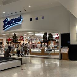 Boscov's - Mall entrance