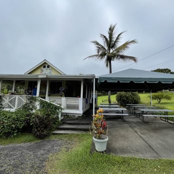 What's Shakin' - Front of building - Breakfast & Brunch Near Me - Pepeekeo, Hawaii