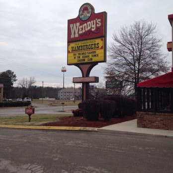 Wendy's - the front of the restaurant - Burgers Near Me - Manchester, Tennessee