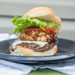 Albie's Fresh Burgers and Crab Cakes - The Maryland Burger