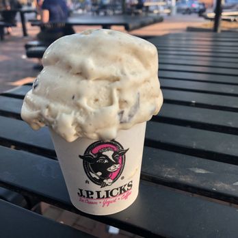 J P Licks - Peanut butter chocolate chip crunch - Ice Cream & Frozen Yogurt Near Me - Somerville, Massachusetts