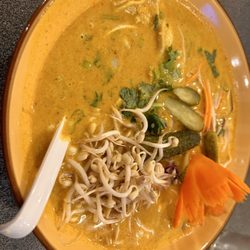 Baan Thai Cuisine - Noodle yellow curry