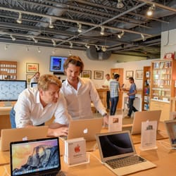 Perusing Apple computers. Photo by Jake Rajs.