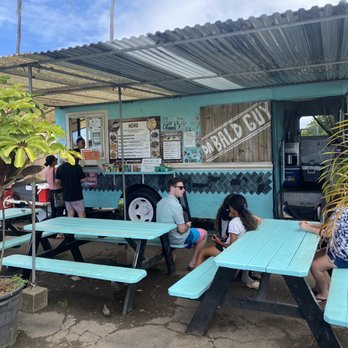 Da Bald Guy - Sitting area - Food Trucks Near Me - Kahuku, Hawaii