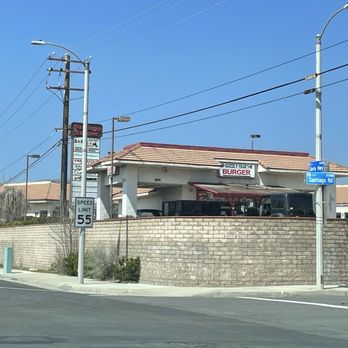 Grizzly Bear's Burger - Outside - Burgers Near Me - Acton, California