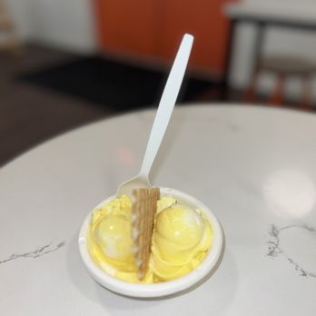 Jeni's Splendid Ice Creams - Lemon Crinkle - Ice Cream & Frozen Yogurt Near Me - Houston, Texas Jeni's Splendid Ice Creams - Lemon Crinkle - Ice Cream & Frozen Yogurt Near Me - Houston, Texas
