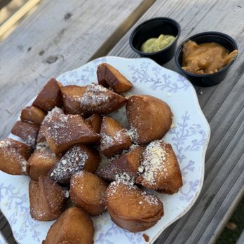Cottonwood - HH Pretzel Bites ($5 on Friday) - New American Near Me - Houston, Texas Cottonwood - HH Pretzel Bites ($5 on Friday) - New American Near Me - Houston, Texas