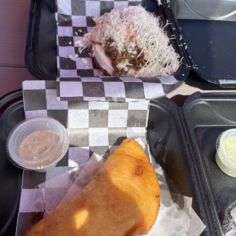 El Sazon De Mi Tia - empanada - Food Trucks Near Me - Hilliard, Ohio El Sazon De Mi Tia - empanada - Food Trucks Near Me - Hilliard, Ohio