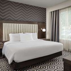 Embassy Suites by Hilton Portland Hillsboro, Oregon - Guest room