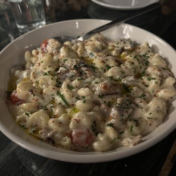 Batson River Brewing & Distilling - Pulled Pork Mac n Cheese - Brewpubs Near Me - Portland, Maine