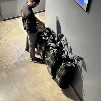 Five Iron Golf - Employees seem to care to keep the place clean. They were definitely over worked. - Golf Near Me - Washington, DC, District of Columbia