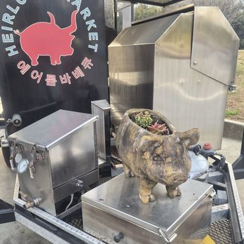 Heirloom Market BBQ - Pretty pig planter - Barbeque Near Me - Atlanta, Georgia Heirloom Market BBQ - Pretty pig planter - Barbeque Near Me - Atlanta, Georgia