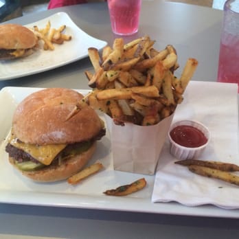 Burger Lounge - Classic burger and fries - Burgers Near Me - La Jolla, California Burger Lounge - Classic burger and fries - Burgers Near Me - La Jolla, California