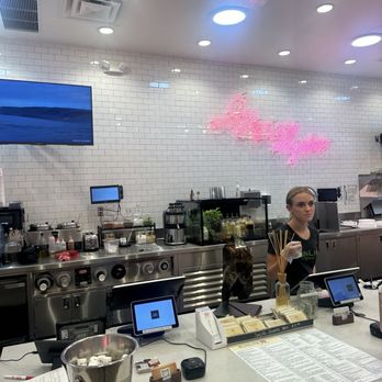 SunLife Organics - Juice Bars & Smoothies Near Me - Calabasas, California