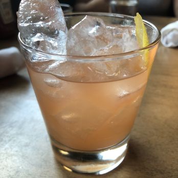 Au Cheval - Pink vodka lemonade - Bars Near Me - Chicago, Illinois