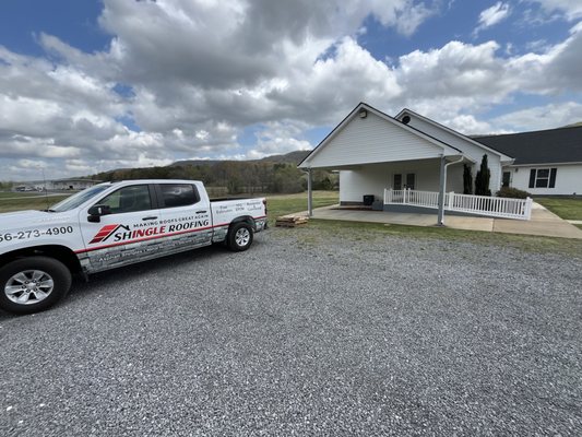 Sh-Ingle Roofing Logo