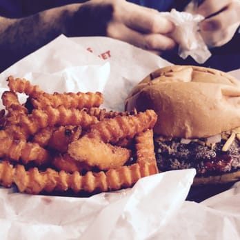 Jakes - Cheddar Steer - Bars Near Me - Frisco, Texas