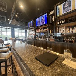 Jacksons Restaurant + Bar - Bar view