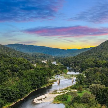 RiverView Estate By Brophy - Breathtaking view - Vacation Rentals Near Me - Fishs Eddy, New York