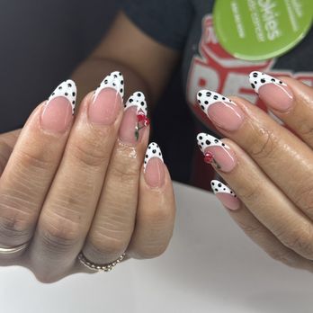 Luxury Nails - Nail Salons Near Me - Melrose Park, Illinois