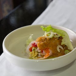 Dimibang - Fresh Spring Roll with peanut sauce, served as an appetizer.