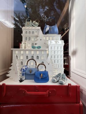 Paradise Plaza by null