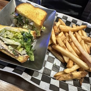 The Spot Lv - California Chicken Club - Sports Bars Near Me - Las Vegas, Nevada