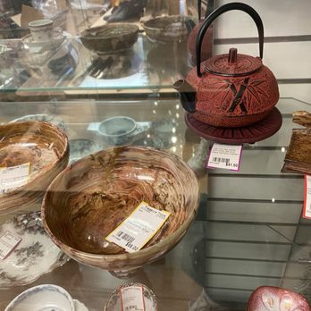 Inova Treasure Trove - Pair of agate stone bowls, cast iron tea kettle in red bamboo design. - Thrift Stores Near Me - Mclean, Virginia