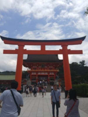 Senbon Torii (Thousand Torii Gates) by null