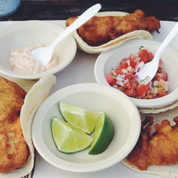 19.5 Km Restaurant - Fish tacos with a chipotle mayo, chopped onions and tomatoes, and huge hunks of lime. We also had the shrimp tacos. Delicious! - Seafood Near Me - Cancún, ROO