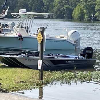 Bells Marina Restaurant - Park your boat on the grass! - American Near Me - Eutawville, South Carolina