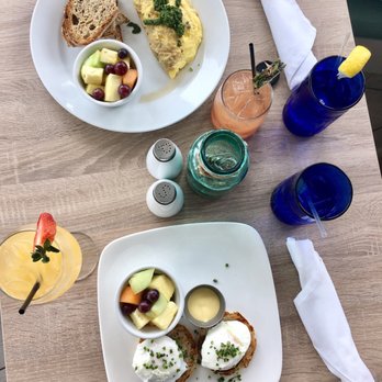 Lighthouse - Omelette + mai tai w/ pineapple slice, and eggs Benedict on veggie patty + peachy bellini drink! - Breakfast & Brunch Near Me - Newport Beach, California