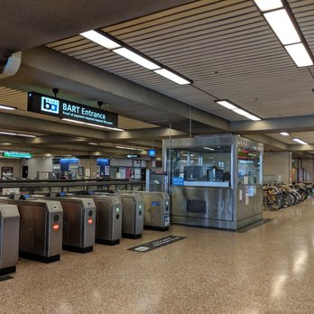 BART - Lake Merritt Station - Metro Stations Near Me - Oakland, California
