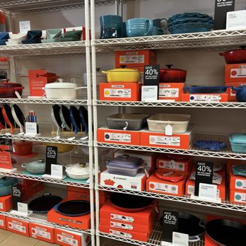 Le Creuset Outlet Store - Tableware Near Me - Cabazon, California