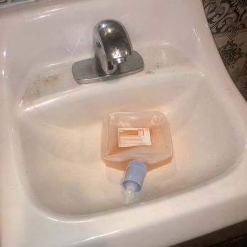 Taco Bell - Gross bathroom - Fast Food Near Me - Chamblee, Georgia