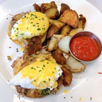 Donut Villa Diner - Corned Beef Hash Benedict - Donuts Near Me - Cambridge, Massachusetts Donut Villa Diner - Corned Beef Hash Benedict - Donuts Near Me - Cambridge, Massachusetts