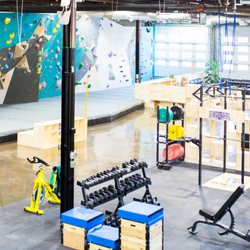 Beta Bloc - En plus de l'escalade, nous offrons un espace d'entraînement complet!