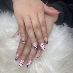 acrylic nails done by Lina acrylic nails done by Lina